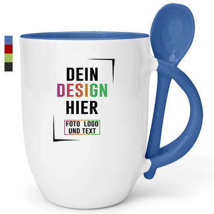 Personalisierbare Fototasse in Weiß und Blau mit Löffel, Textfeld für eigenes Design.