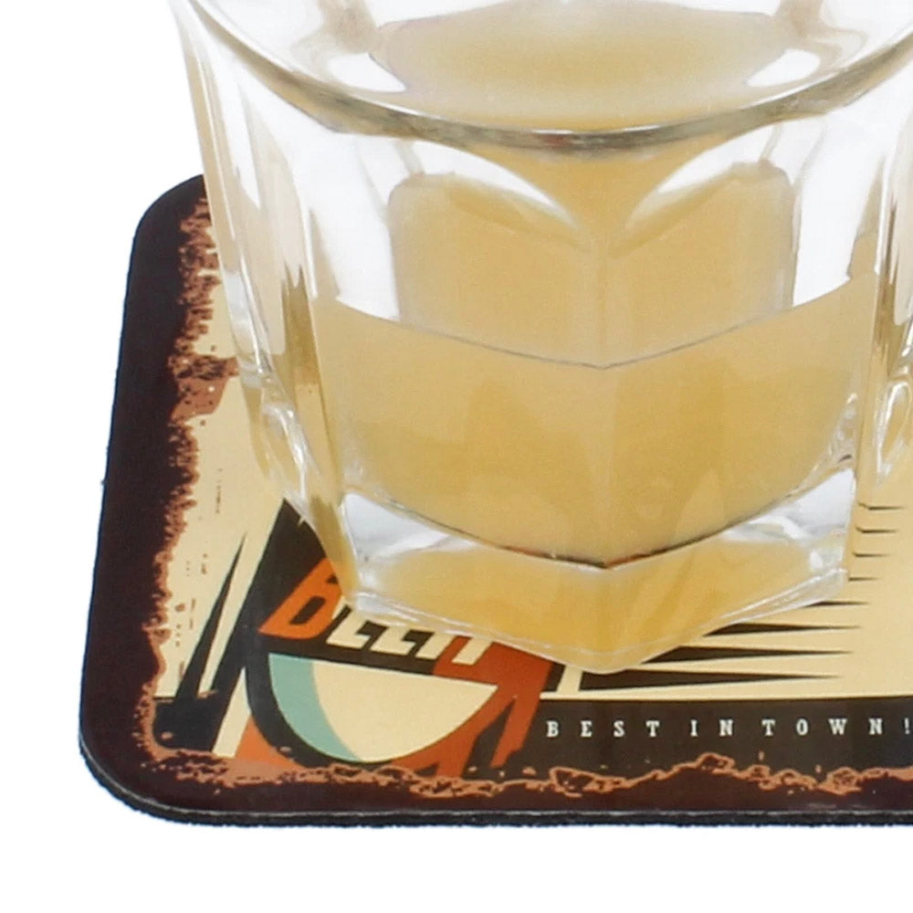 Detail Foto Glas steht auf Hochglanzuntersetzer