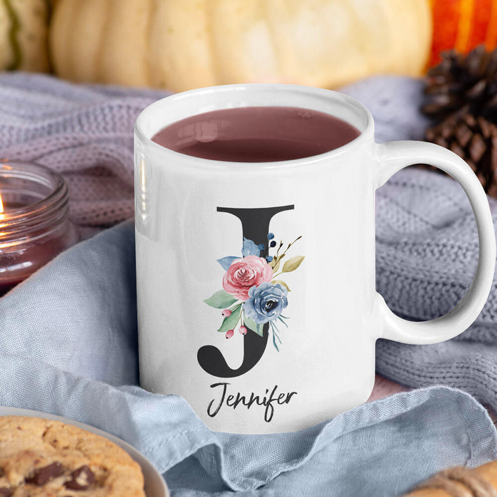 Beispielfoto der Tasse mit Initial und Name