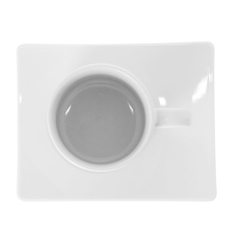 Kaffeetasse auf eckigem Unterteller, Ansicht von oben, auf weißem Hintergrund