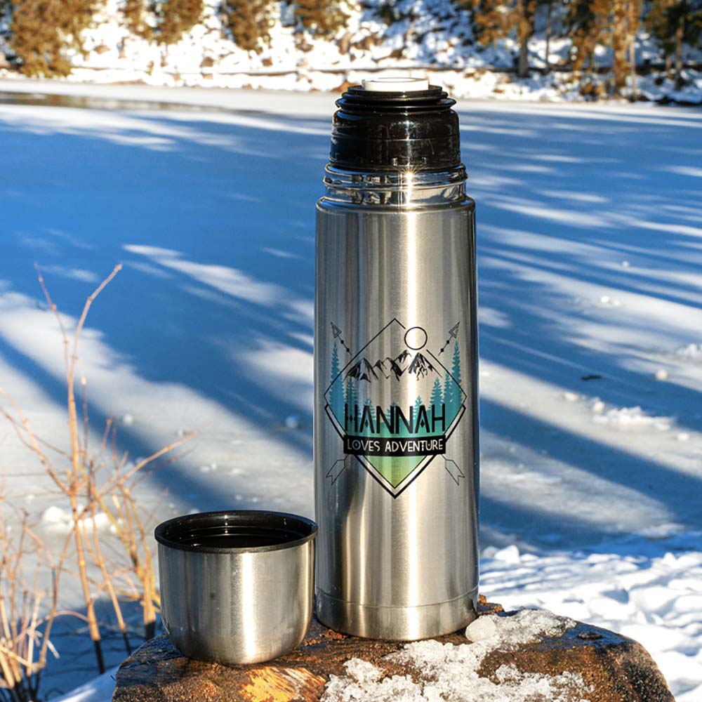 Thermoskanne Produktfoto in einer Winterlandschaft