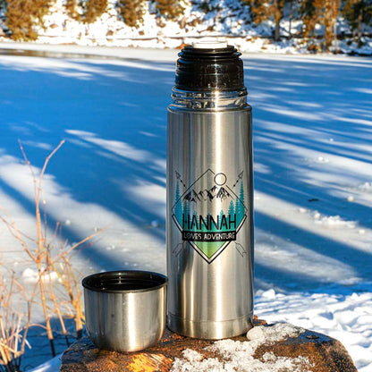 Thermoskanne Produktfoto in einer Winterlandschaft